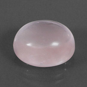 9.85カラットの天然ピンクローズクォーツ（14.1×12.1 mm・オーバルカット）