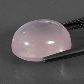 9.85カラットの天然ピンクローズクォーツ（14.1×12.1 mm・オーバルカット）