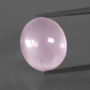 8.07カラットの天然ピンクローズクォーツ（13.8×11.7 mm・オーバルカット）