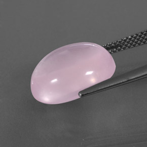 8.07カラットの天然ピンクローズクォーツ（13.8×11.7 mm・オーバルカット）