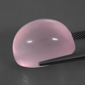 32.92カラットの天然ピンクローズクォーツ（20.1×15.2 mm・透明）