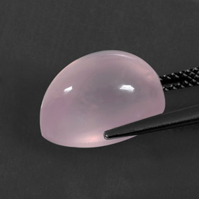 7.74カラットの天然ピンクローズクォーツ（13.3×9 mm・透明）
