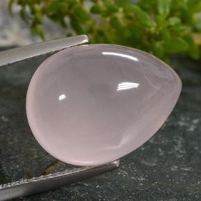 13.35カラットの天然ローズピンクローズクォーツ（16.1×12.2 mm・洋梨の形）