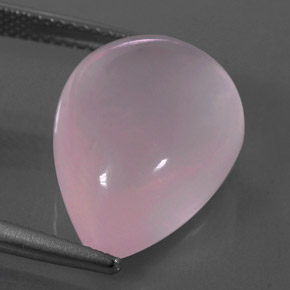 14.63カラットの天然ピンクローズクォーツ（18.1×13.1 mm・洋梨の形）