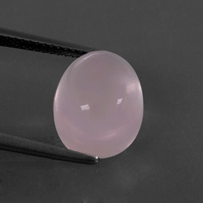 7.42カラットの天然ピンクローズクォーツ（12.3×10.2 mm・オーバルカット）