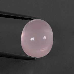 6.41カラットの天然ピンクローズクォーツ（12.3×10.2 mm・オーバルカット）