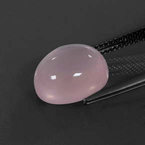 6.41カラットの天然ピンクローズクォーツ（12.3×10.2 mm・オーバルカット）