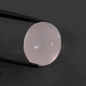 5.50カラットの天然ピンクローズクォーツ（12.3×10.2 mm・オーバルカット）