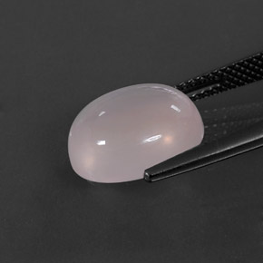 5.50カラットの天然ピンクローズクォーツ（12.3×10.2 mm・オーバルカット）