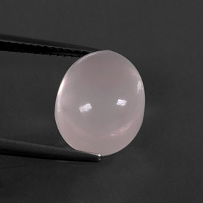 6.70カラットの天然ピンクローズクォーツ（12.1×10.3 mm・オーバルカット）
