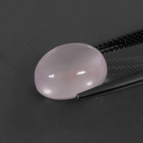 5.89カラットの天然ピンクローズクォーツ（12.2×10.1 mm・オーバルカット）