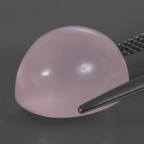 12.46カラットの天然ピンクローズクォーツ（14.2×12 mm・透明）