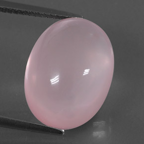 12.51カラットの天然ピンクローズクォーツ（15.9×12 mm・オーバルカット）