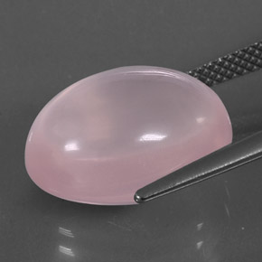 12.51カラットの天然ピンクローズクォーツ（15.9×12 mm・オーバルカット）