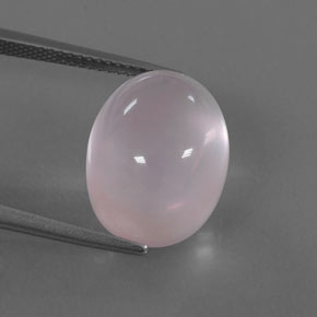 13.97カラットの天然ピンクローズクォーツ（15.9×12.1 mm・オーバルカット）
