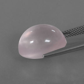 13.97カラットの天然ピンクローズクォーツ（15.9×12.1 mm・オーバルカット）