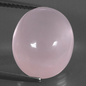 11.75カラットの天然ピンクローズクォーツ（14.2×12.1 mm・オーバルカット）