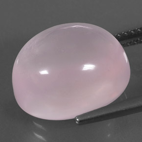 11.75カラットの天然ピンクローズクォーツ（14.2×12.1 mm・オーバルカット）