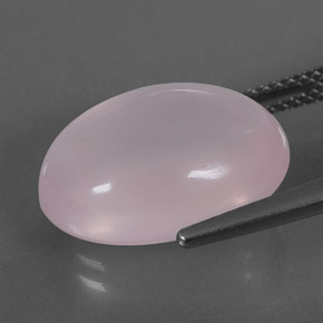 11.36カラットの天然ピンクローズクォーツ（16.1×12.2 mm・オーバルカット）