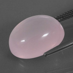13.08カラットの天然ピンクローズクォーツ（16.1×12.1 mm・オーバルカット）