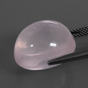 19.38カラットの天然ピンクローズクォーツ（16.6×14.4 mm・オーバルカット）