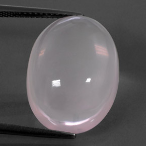 17.53カラットの天然ピンクローズクォーツ（19.4×14.6 mm・オーバルカット）
