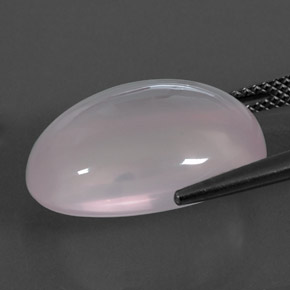 17.53カラットの天然ピンクローズクォーツ（19.4×14.6 mm・オーバルカット）