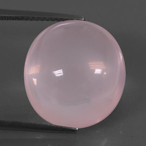17.96カラットの天然ピンクローズクォーツ（17.2×15.9 mm・オーバルカット）