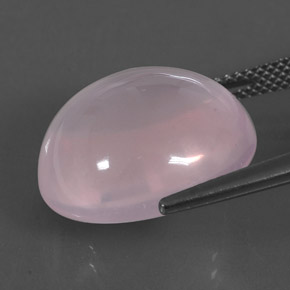 17.96カラットの天然ピンクローズクォーツ（17.2×15.9 mm・オーバルカット）