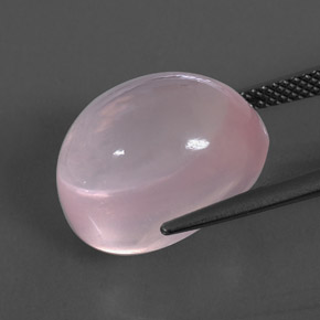 15.03カラットの天然ピンクローズクォーツ（16.1×12.1 mm・透明）