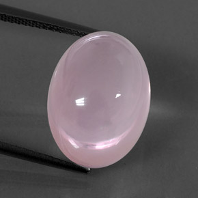 17.60カラットの天然ピンクローズクォーツ（16.1×12.1 mm・透明）