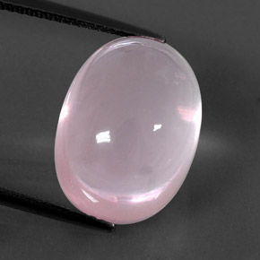 14.49カラットの天然ピンクローズクォーツ（16.2×12 mm・透明）
