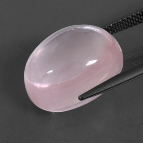 14.49カラットの天然ピンクローズクォーツ（16.2×12 mm・透明）