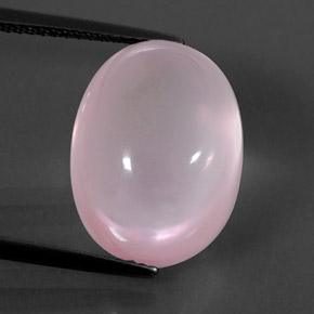 15.47カラットの天然ピンクローズクォーツ（16.2×12.2 mm・透明）