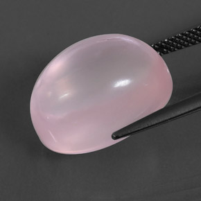 15.47カラットの天然ピンクローズクォーツ（16.2×12.2 mm・透明）