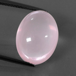 12.51カラットの天然ピンクローズクォーツ（16.3×12.2 mm・透明）