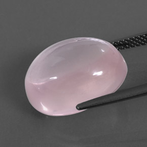 12.51カラットの天然ピンクローズクォーツ（16.3×12.2 mm・透明）