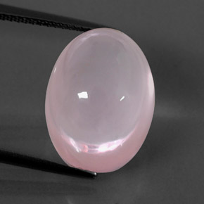 16.43カラットの天然ピンクローズクォーツ（16.1×12.2 mm・透明）