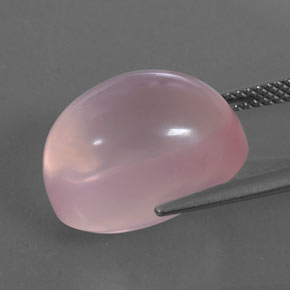 15.16カラットの天然ピンクローズクォーツ（16.1×12.1 mm・透明）