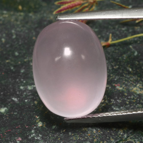 15.87カラットの天然コーラルピンクローズクォーツ（15.9×12 mm・オーバルカット）