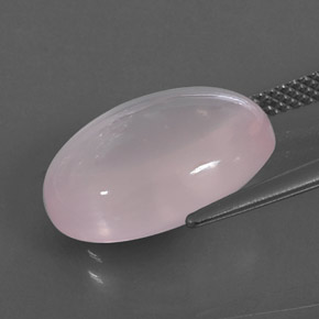 10.64カラットの天然ピンクローズクォーツ（16.1×12.2 mm・透明）