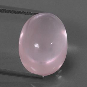13.49カラットの天然バブルガムピンクローズクォーツ（16.2×12.1 mm・透明）