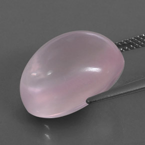 13.49カラットの天然バブルガムピンクローズクォーツ（16.2×12.1 mm・透明）
