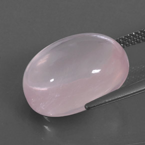 13.47カラットの天然ピンクローズクォーツ（16.1×12.2 mm・透明）