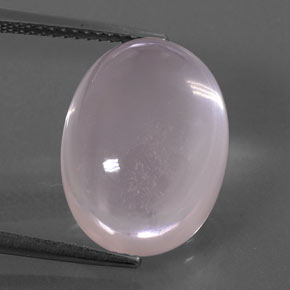 12.86カラットの天然ライトピンクローズクォーツ（16.1×12 mm・オーバルカット）