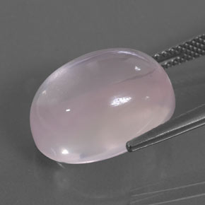 12.86カラットの天然ライトピンクローズクォーツ（16.1×12 mm・オーバルカット）