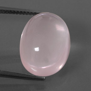 12.63カラットの天然ピンクローズクォーツ（16.2×12.2 mm・オーバルカット）