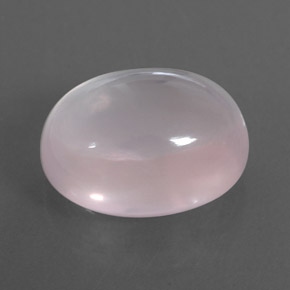12.63カラットの天然ピンクローズクォーツ（16.2×12.2 mm・オーバルカット）