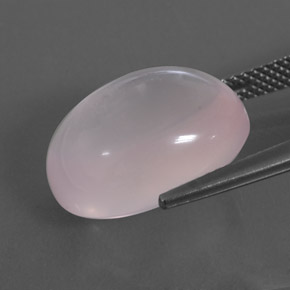 12.42カラットの天然ピンクローズクォーツ（16.2×12.2 mm・透明）