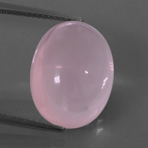 12.62カラットの天然ピンクローズクォーツ（16.2×12.3 mm・透明）